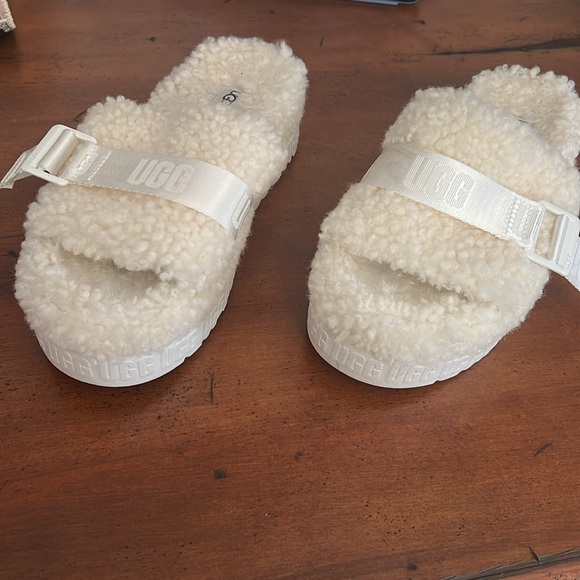 UGG Sherling White Size 9 Platform Slides - Picture 2 of 6